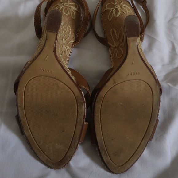 FIONI Woven Flower Wedge Heels Tan / Camel Size 7 - Picture 4 of 9